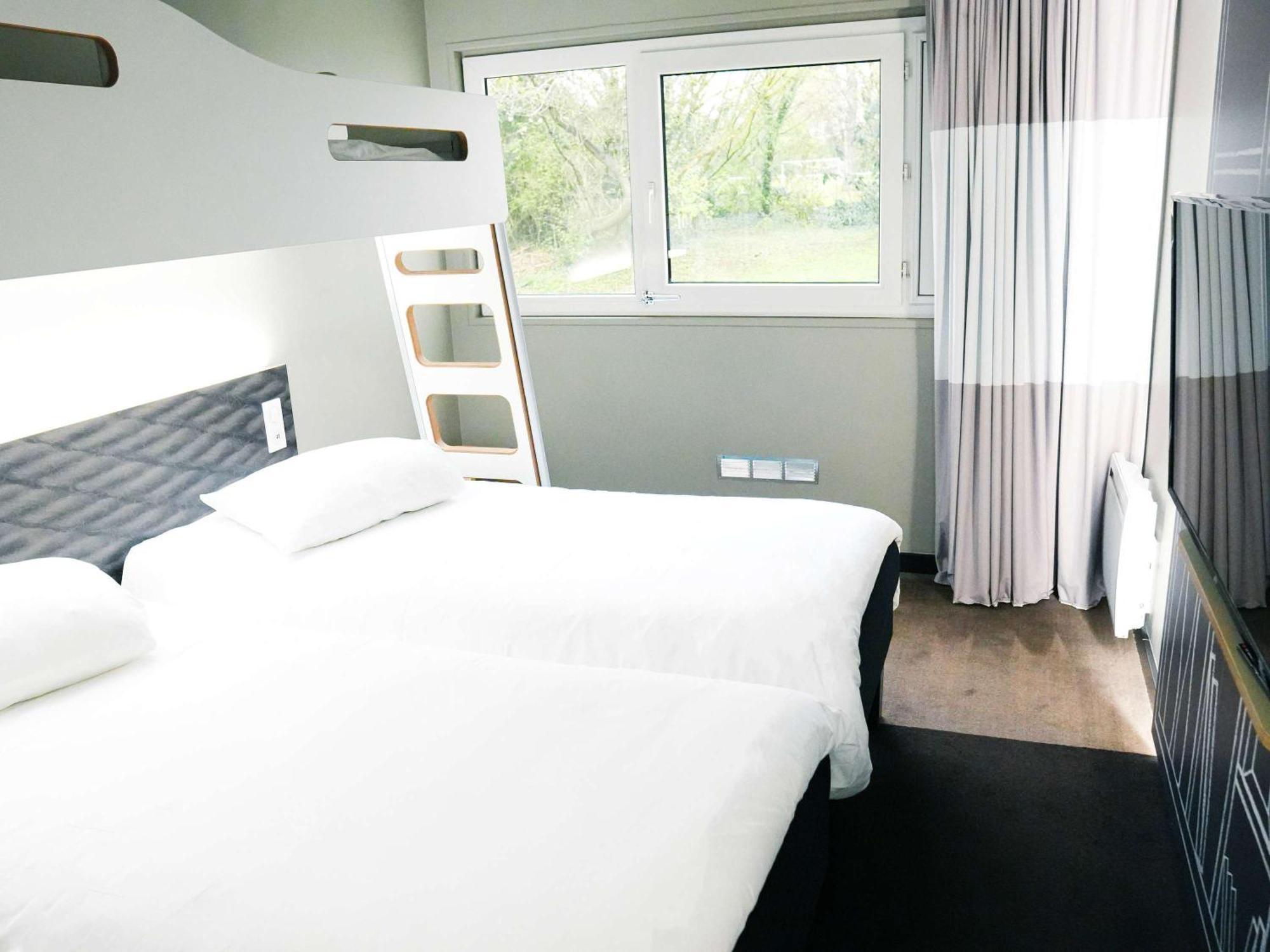 ไอบิส ก็อง ปอร์ต ด็องเกลแตร์ Hotel ภายนอก รูปภาพ