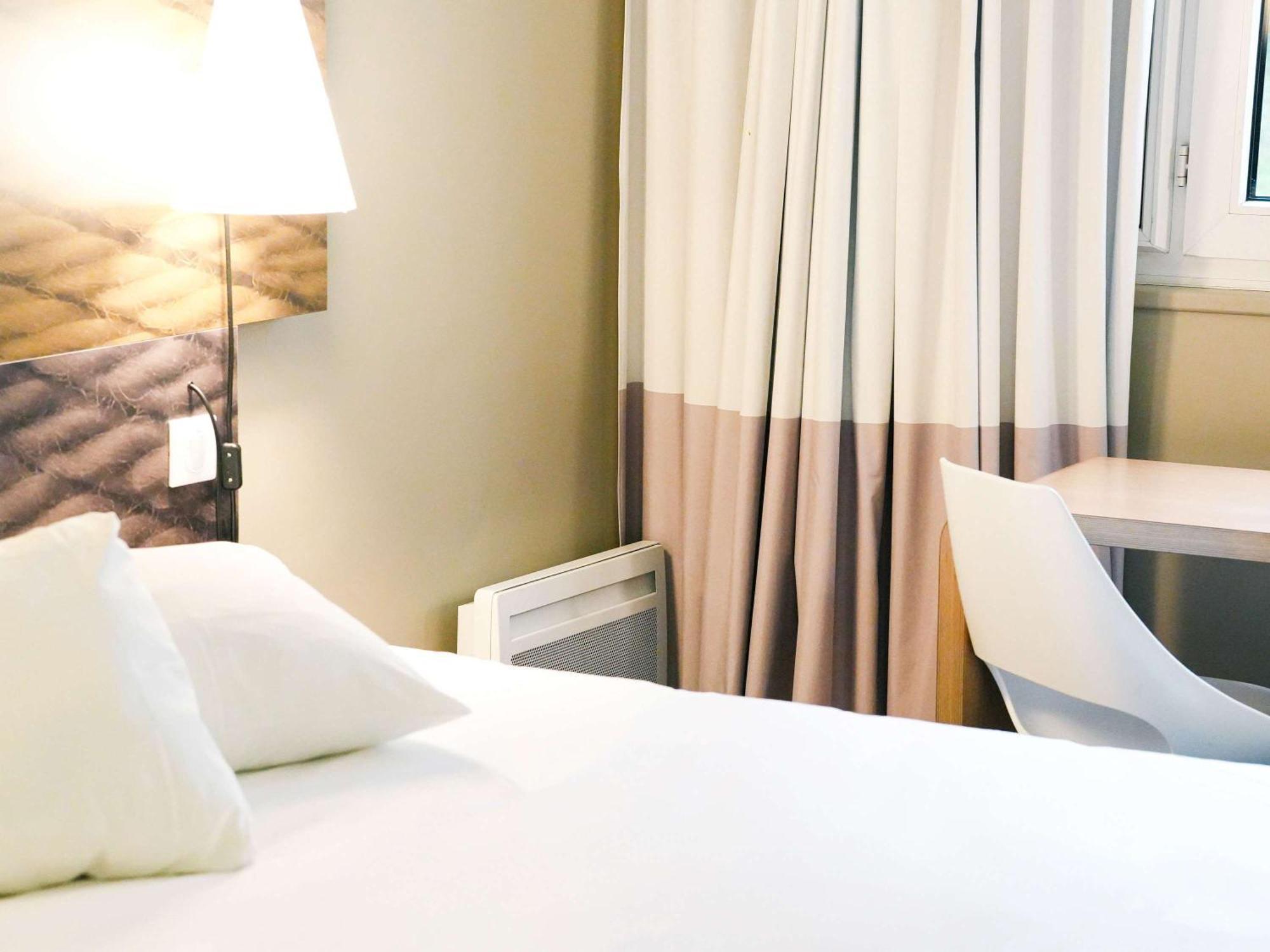 ไอบิส ก็อง ปอร์ต ด็องเกลแตร์ Hotel ภายนอก รูปภาพ