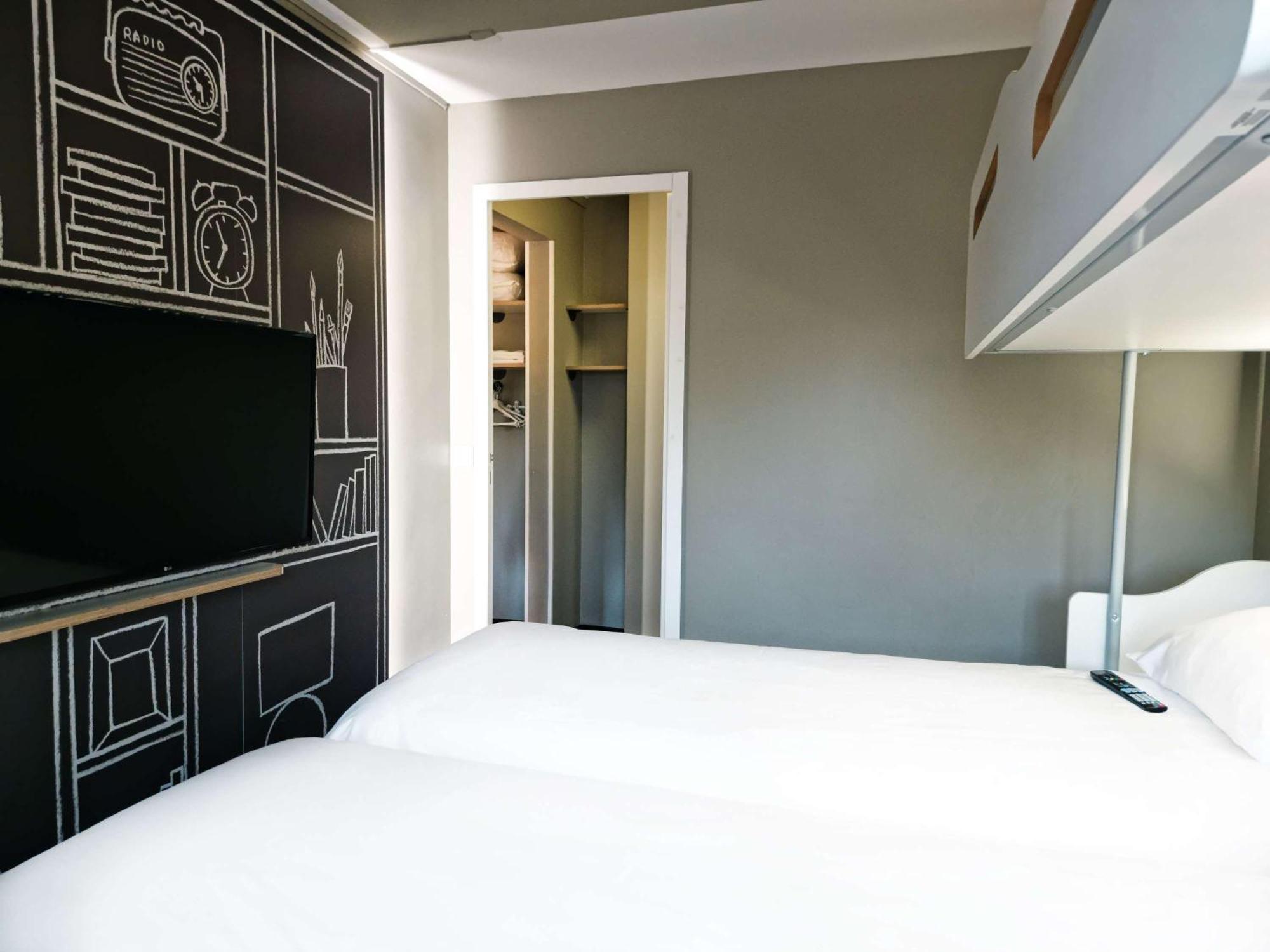 ไอบิส ก็อง ปอร์ต ด็องเกลแตร์ Hotel ภายนอก รูปภาพ