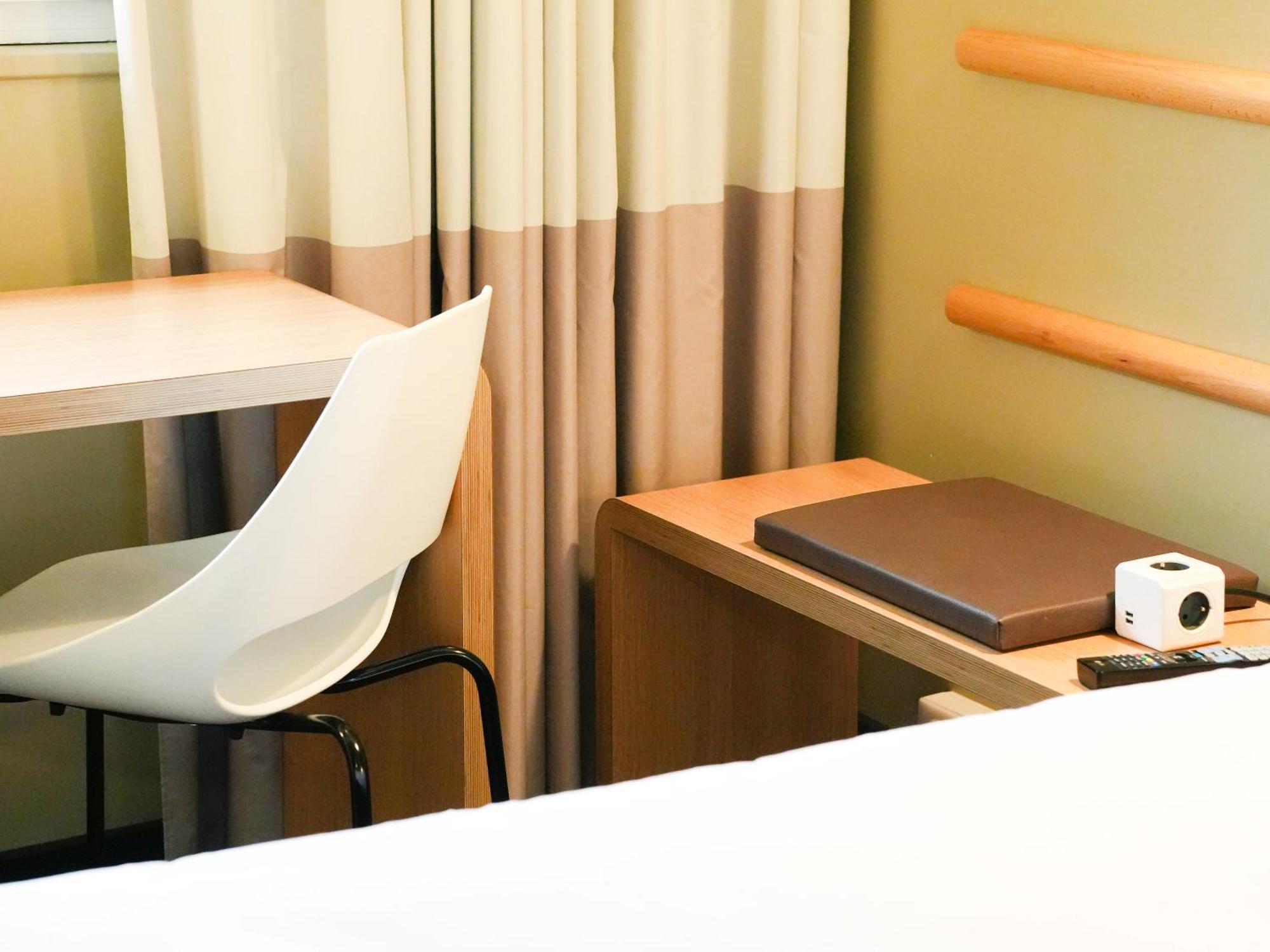 ไอบิส ก็อง ปอร์ต ด็องเกลแตร์ Hotel ภายนอก รูปภาพ