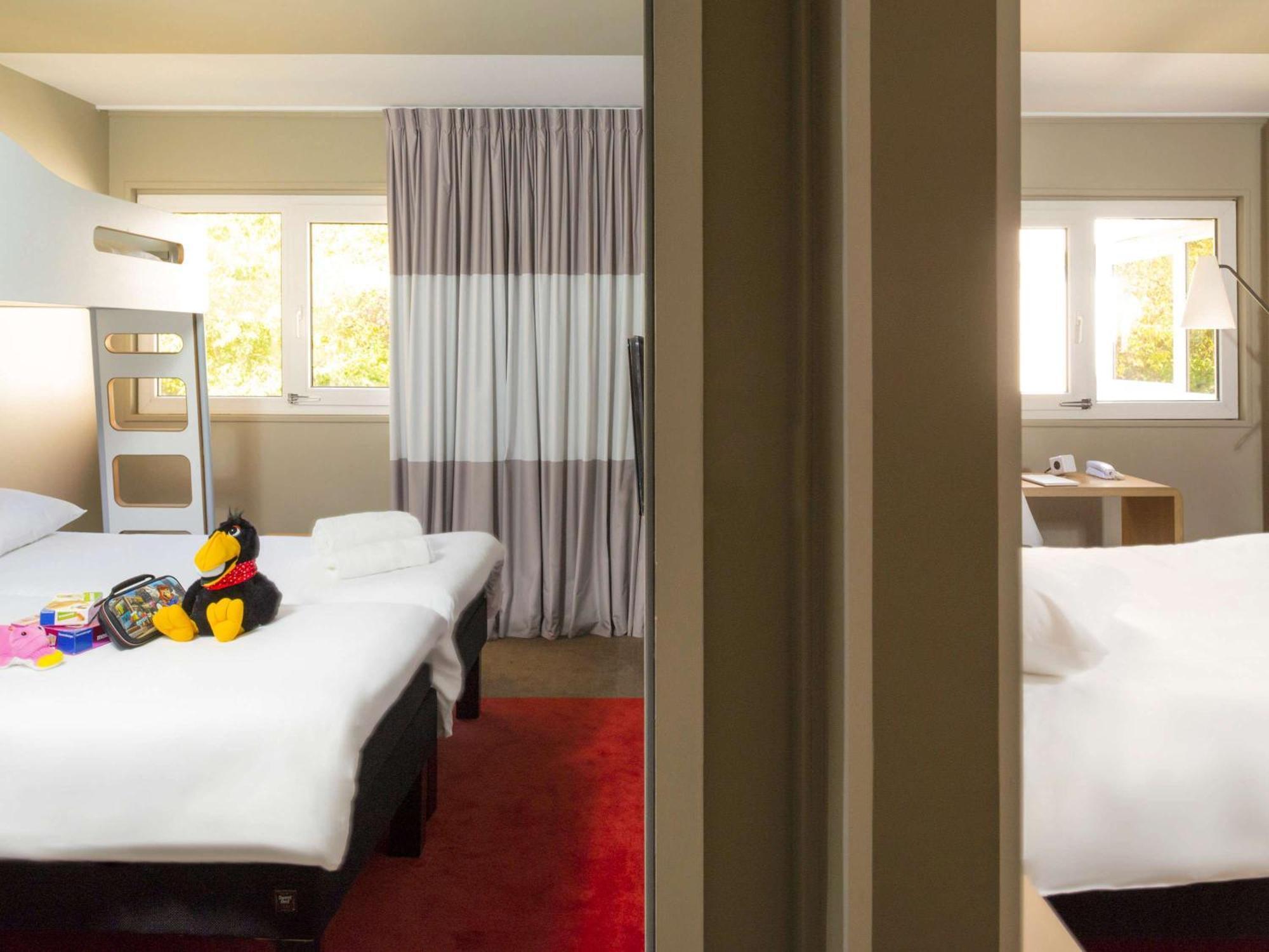 ไอบิส ก็อง ปอร์ต ด็องเกลแตร์ Hotel ภายนอก รูปภาพ