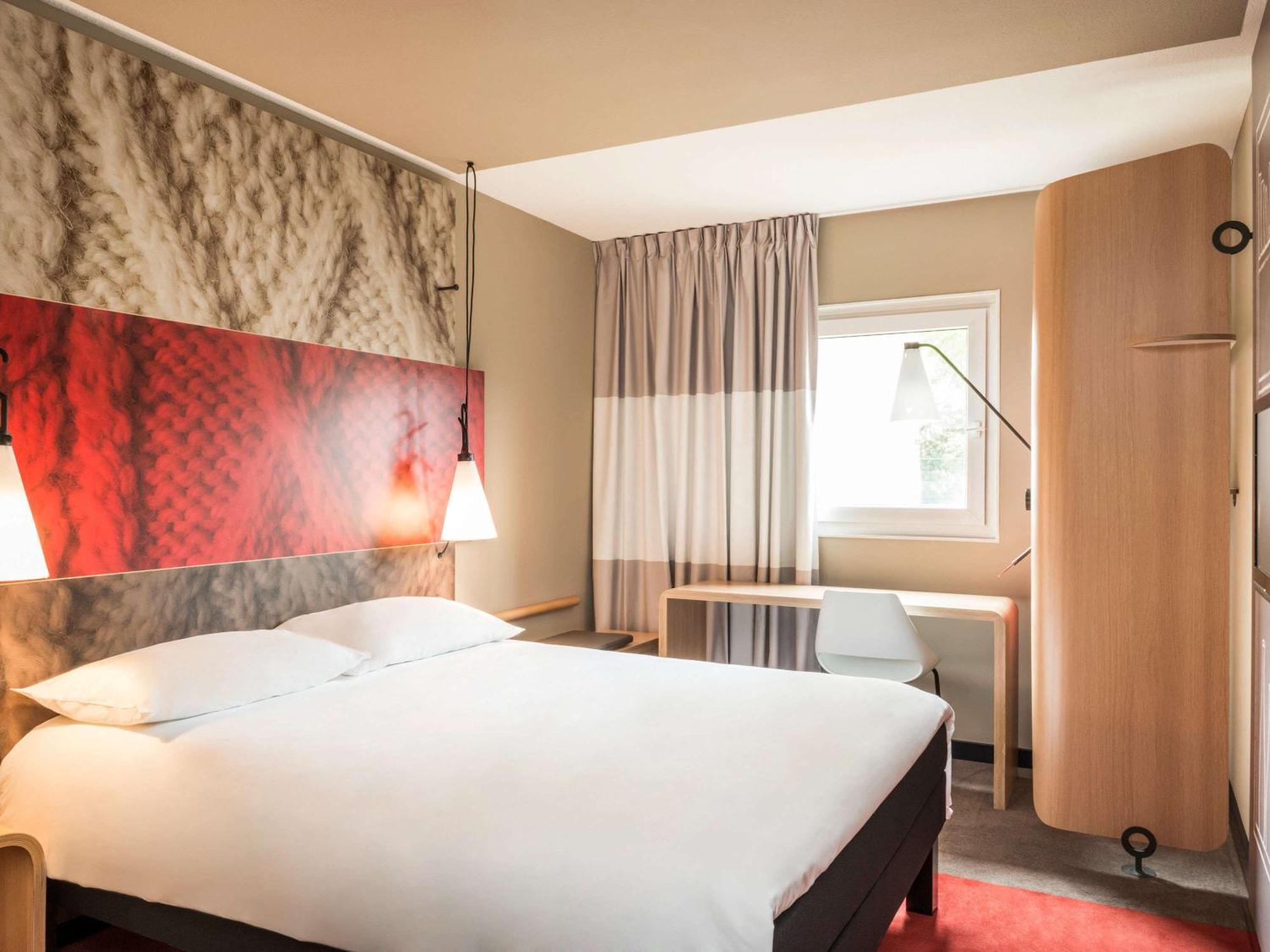 ไอบิส ก็อง ปอร์ต ด็องเกลแตร์ Hotel ภายนอก รูปภาพ