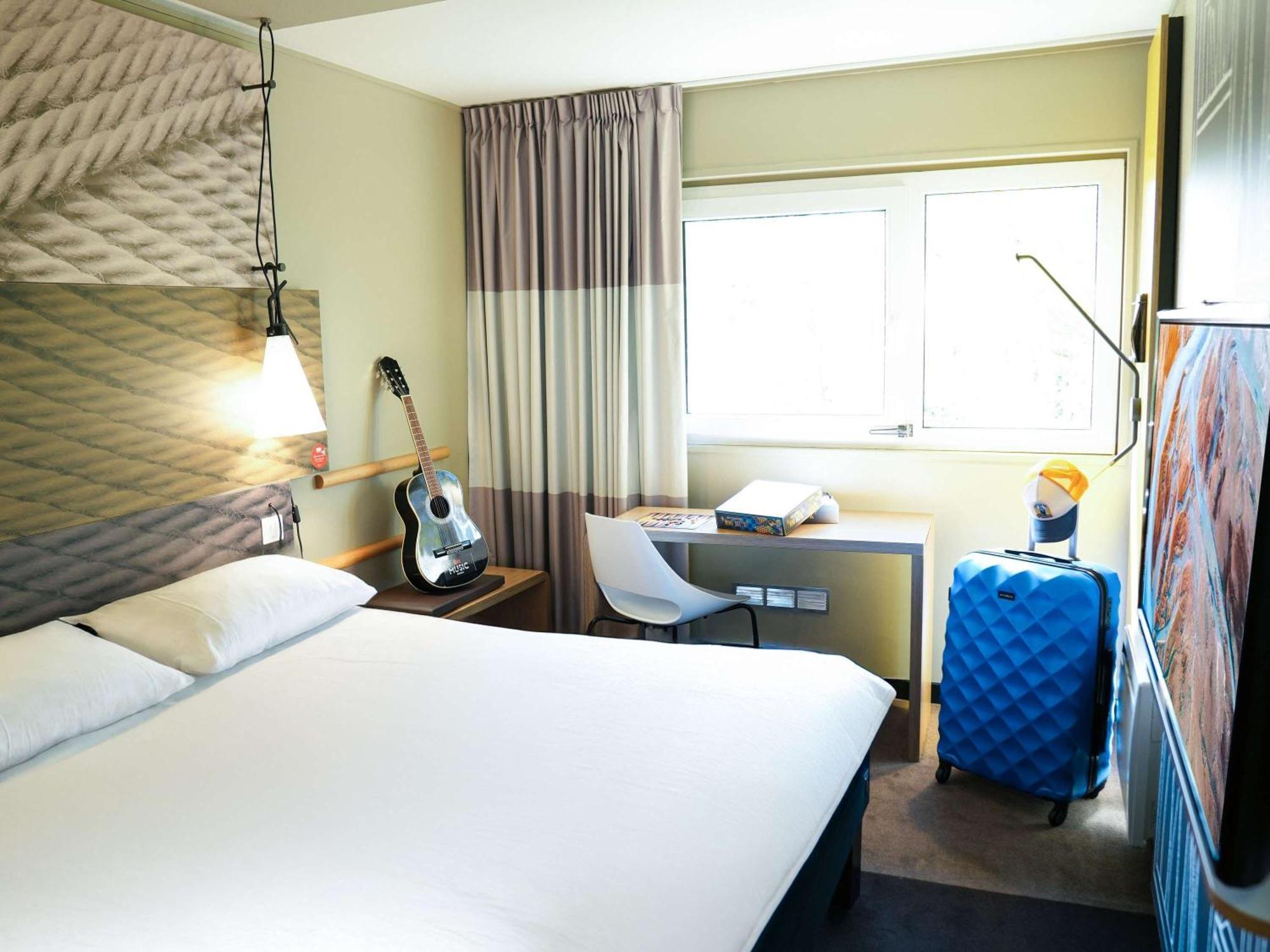 ไอบิส ก็อง ปอร์ต ด็องเกลแตร์ Hotel ภายนอก รูปภาพ