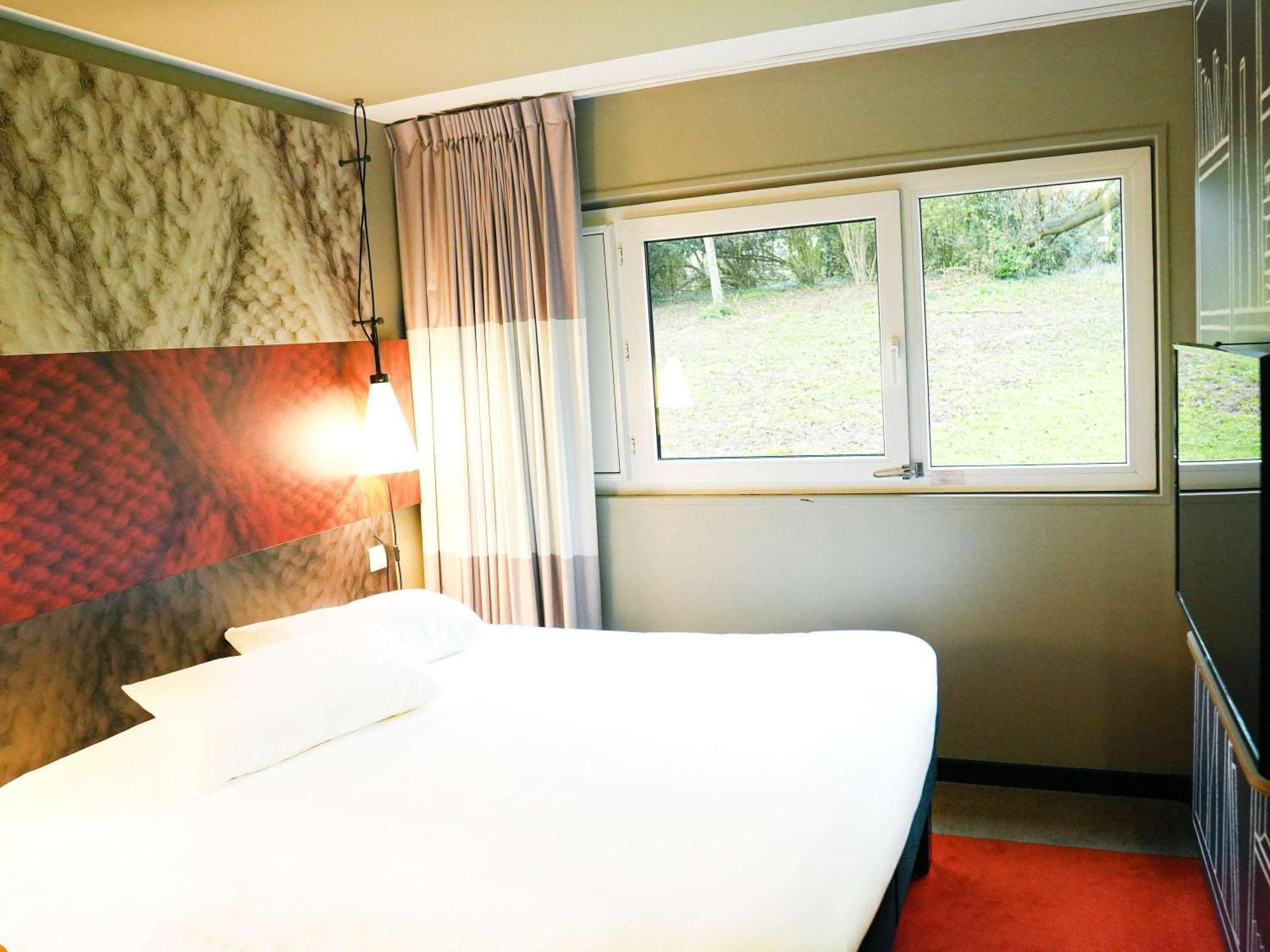 ไอบิส ก็อง ปอร์ต ด็องเกลแตร์ Hotel ภายนอก รูปภาพ
