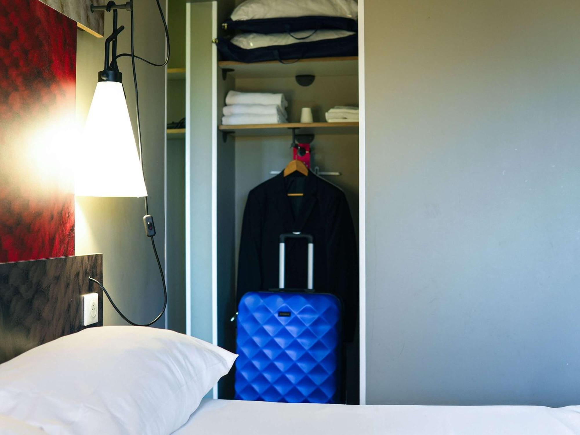 ไอบิส ก็อง ปอร์ต ด็องเกลแตร์ Hotel ภายนอก รูปภาพ